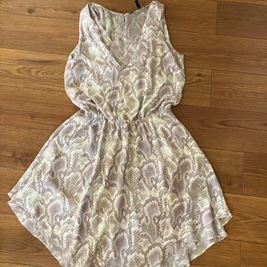 WHITEHOUSE BLACKMARKET Size 0, Snakeskin Sexy dress